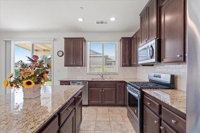 1799 Bolton Ave, Tulare, CA 93274 - kitchen featuring stainless steel appliances, a sink, healthy amount of natural light, tasteful backsplash, and recessed lighting