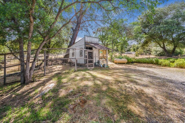 44719 Savage Rd, Coarsegold, CA 93614 - view of yard featuring an outbuilding