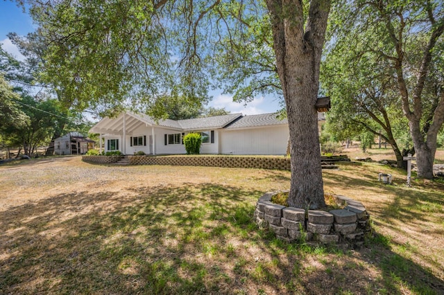 44719 Savage Rd, Coarsegold, CA 93614 - single story home with a front lawn