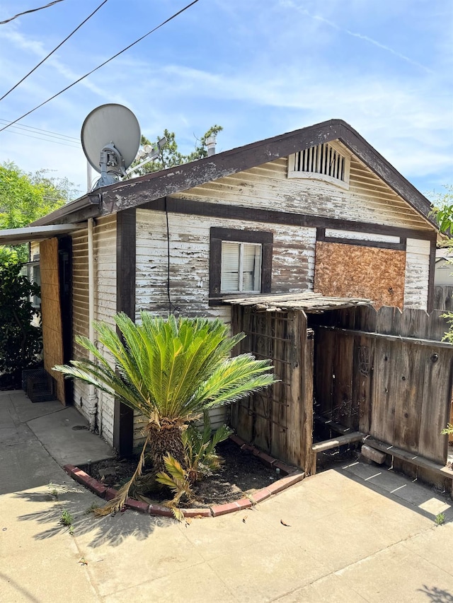 1382 N Thorne Ave, Fresno, CA 93728 - view of property exterior
