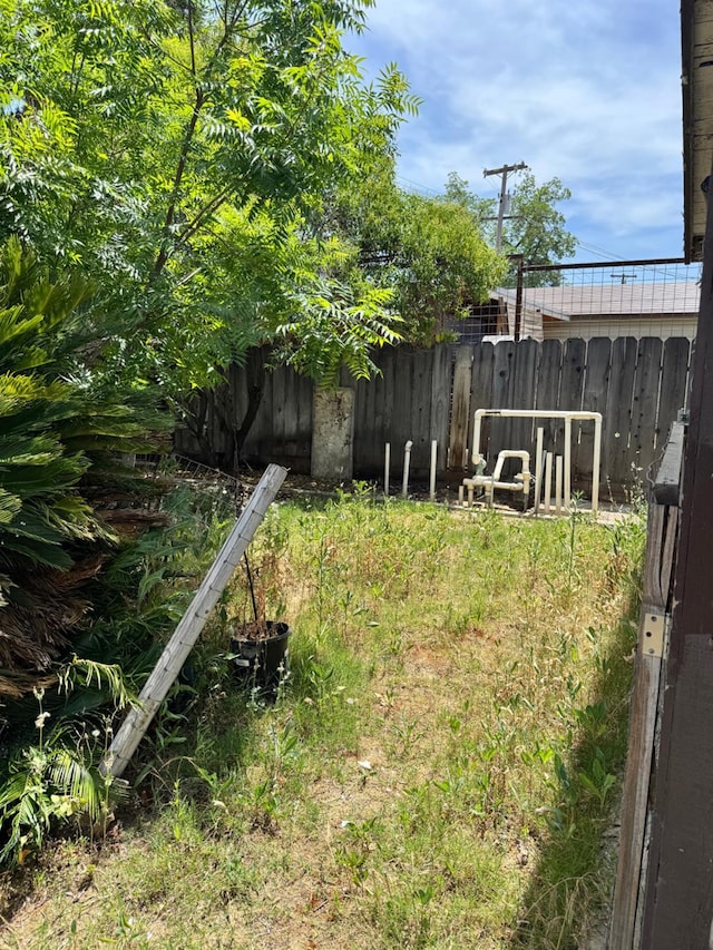 1382 N Thorne Ave, Fresno, CA 93728 - view of yard