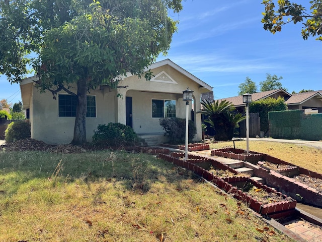 1382 N Thorne Ave, Fresno, CA 93728 - view of front of property with stucco siding and covered porch