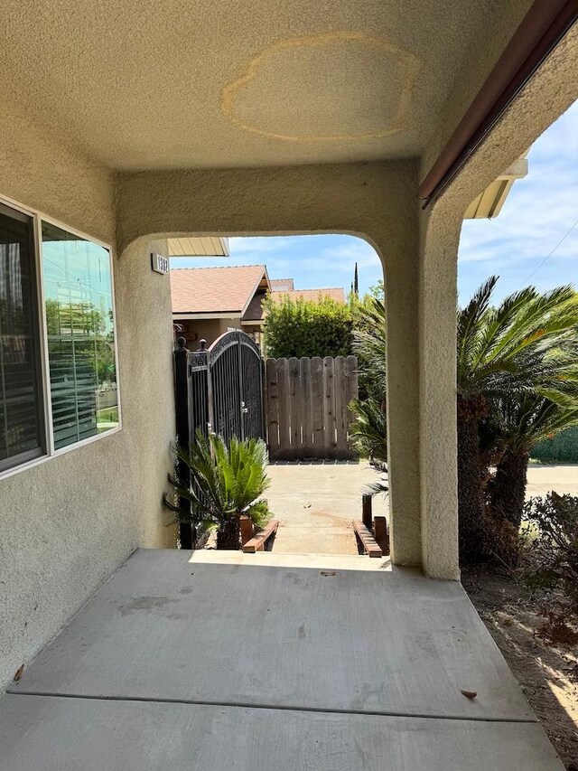1382 N Thorne Ave, Fresno, CA 93728 - view of patio / terrace with a gate