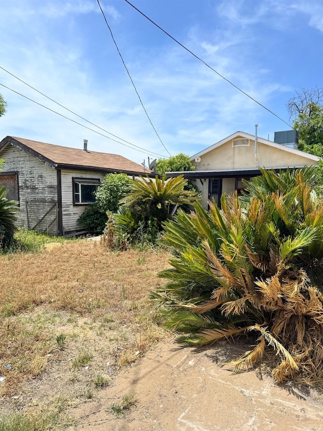 1382 N Thorne Ave, Fresno, CA 93728 - view of property exterior