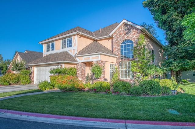 2895 W Kensington Ln, Fresno, CA 93711 - traditional home with stucco siding, asphalt driveway, and a front yard