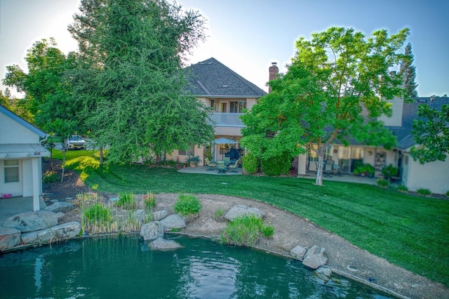 2895 W Kensington Ln, Fresno, CA 93711 - view of pool featuring a lawn and a patio
