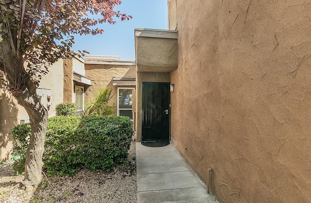 7178 N Fruit Ave Unit 115, Fresno, CA 93711 - doorway to property with stucco siding