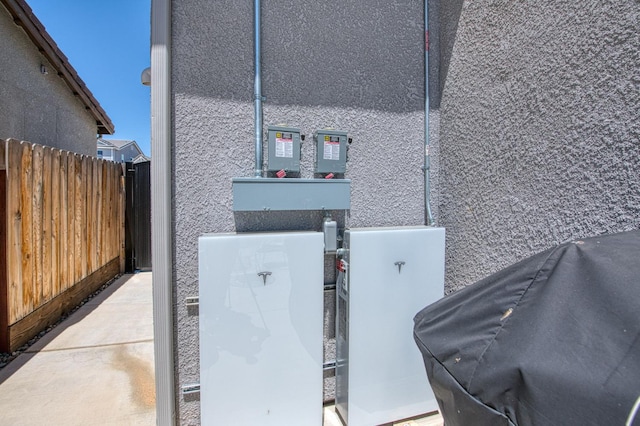 4148 Beverly Ave, Clovis, CA 93619 - exterior view of wall-mounted power storage and stucco siding