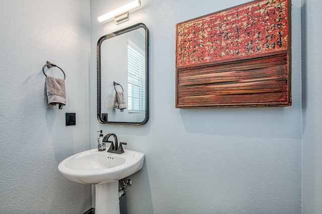 4148 Beverly Ave, Clovis, CA 93619 - view of bathroom