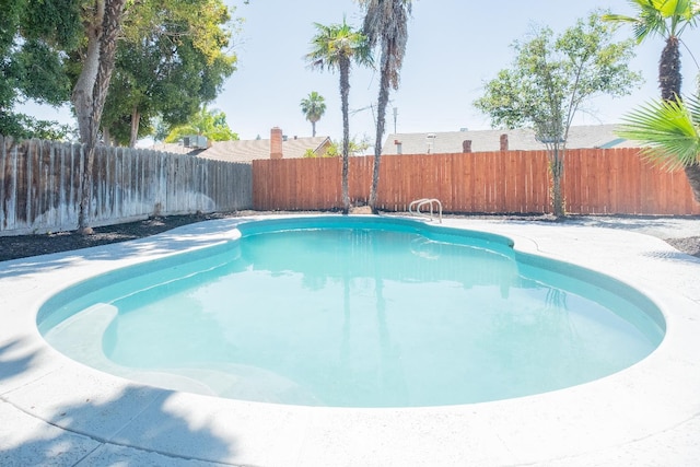 1617 W Indianapolis Ave, Fresno, CA 93705 - view of pool featuring a fenced backyard