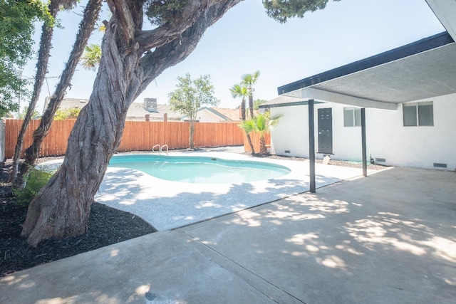 1617 W Indianapolis Ave, Fresno, CA 93705 - view of swimming pool featuring a patio and a fenced backyard