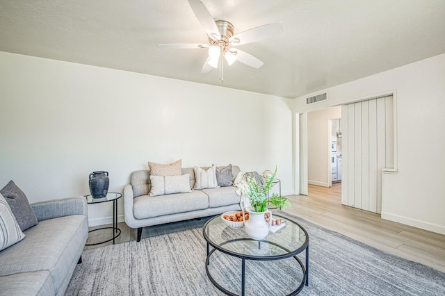 926 E Birch Ave, Fresno, CA 93720 - living area featuring baseboards, a ceiling fan, and light wood-style floors