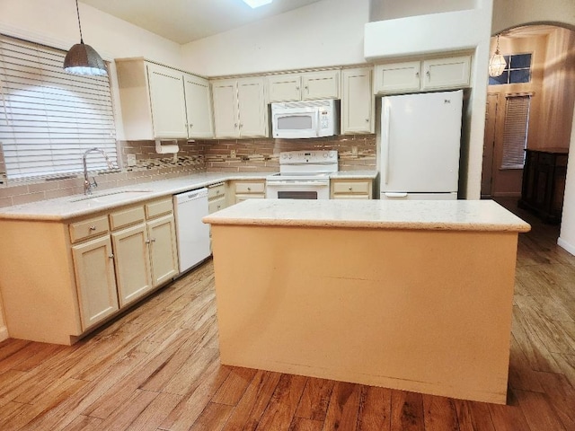 4686 W Sierra Ave, Fresno, CA 93722 - kitchen featuring white appliances, a sink, a center island, light wood finished floors, and lofted ceiling