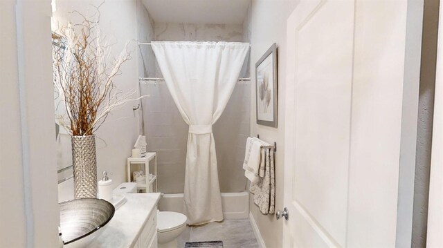 32003 Shah Ct, Coarsegold, CA 93614 - full bathroom with toilet, shower / bath combo, and vanity