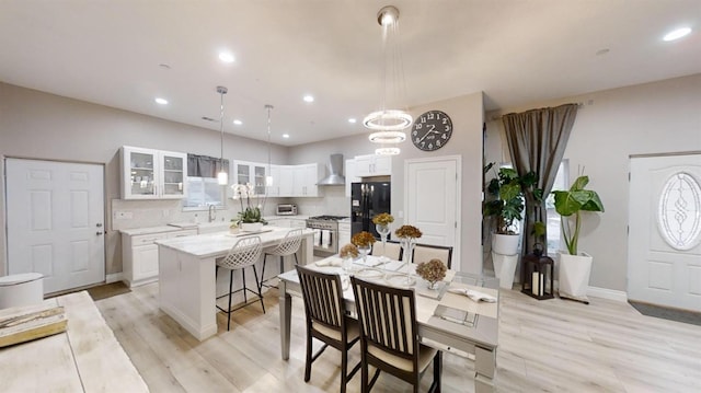 32003 Shah Ct, Coarsegold, CA 93614 - dining room featuring light wood finished floors, recessed lighting, a chandelier, and baseboards