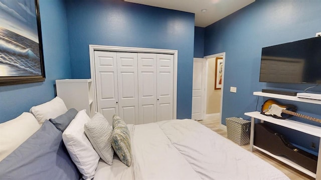 32003 Shah Ct, Coarsegold, CA 93614 - bedroom featuring a closet, wood finished floors, and baseboards