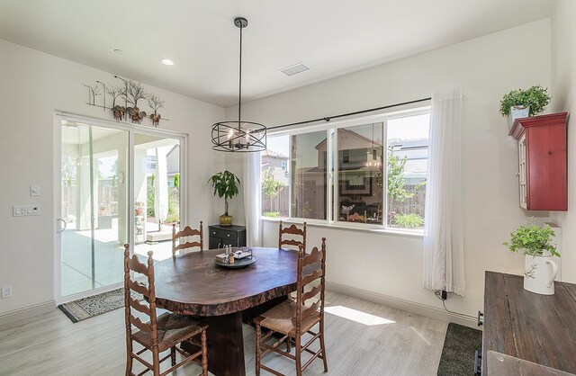 1523 N Ryan Ave, Clovis, CA 93619 - dining room featuring light wood-style floors, a chandelier, baseboards, and recessed lighting