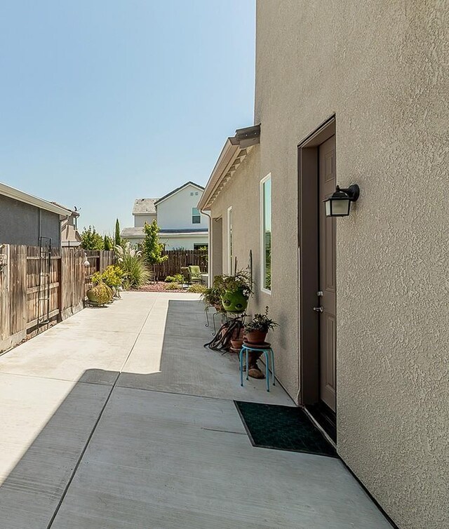 1523 N Ryan Ave, Clovis, CA 93619 - fenced backyard featuring a patio