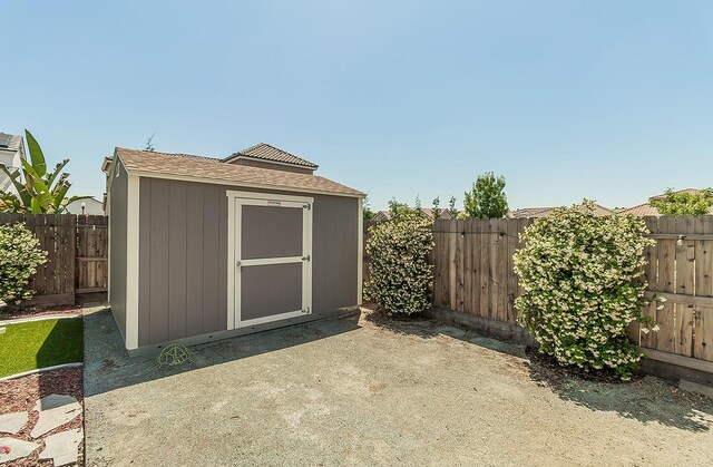 1523 N Ryan Ave, Clovis, CA 93619 - view of shed with a fenced backyard
