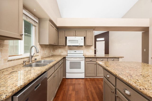 8574 N Heartland Way, Fresno, CA 93720 - kitchen with white appliances, a sink, dark wood-style floors, tasteful backsplash, and vaulted ceiling