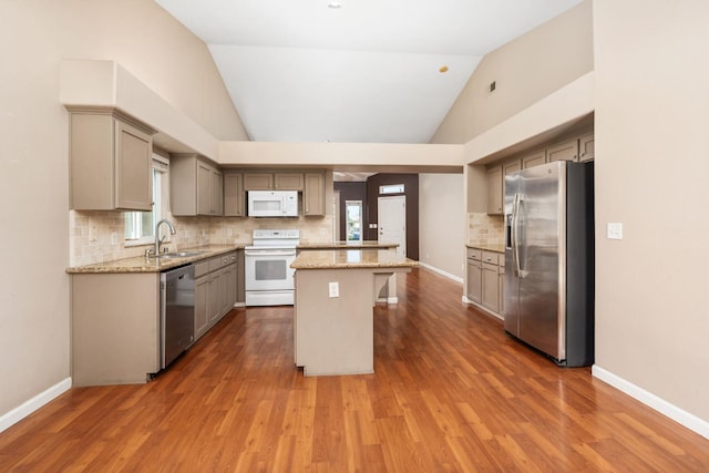 8574 N Heartland Way, Fresno, CA 93720 - kitchen with appliances with stainless steel finishes, a sink, gray cabinets, healthy amount of natural light, and vaulted ceiling