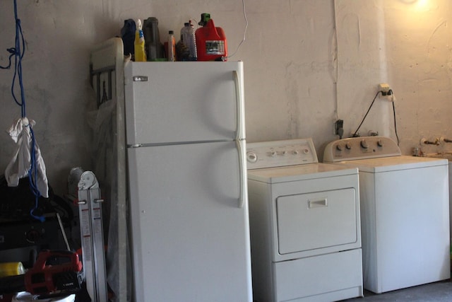 4657 E Hamilton Ave, Fresno, CA 93702 - washroom with washing machine and clothes dryer