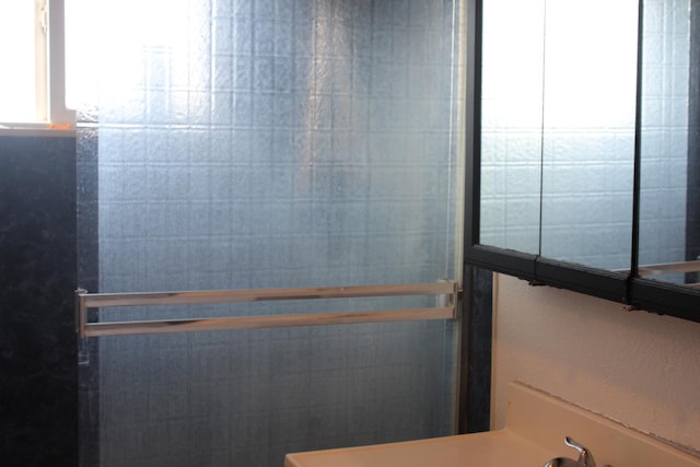 4657 E Hamilton Ave, Fresno, CA 93702 - view of bathroom