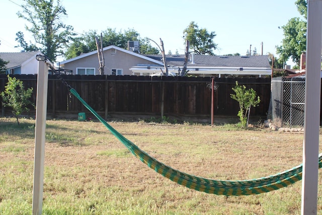 4657 E Hamilton Ave, Fresno, CA 93702 - view of yard