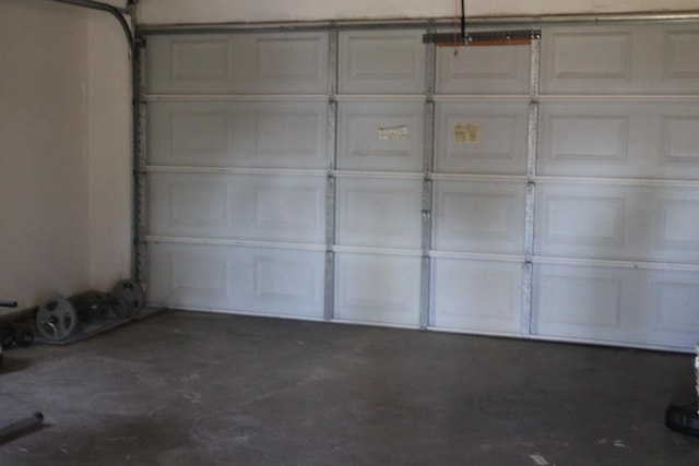4657 E Hamilton Ave, Fresno, CA 93702 - view of garage