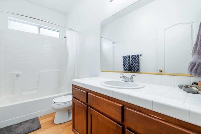 2871 E Ryan Ln, Fresno, CA 93720 - full bath with vanity, toilet, shower / bath combo with shower curtain, and wood finished floors