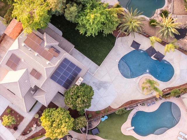 2176 E Pinehurst Ave, Fresno, CA 93730 - bird's eye view of a pool area