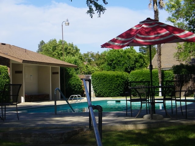 1709 W Calimyrna Ave Unit B, Fresno, CA 93711 - view of pool