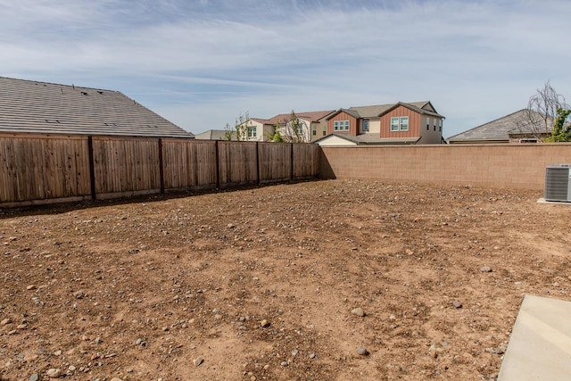 508 Laurel Crest Ave, Madera, CA 93636 - fenced backyard with central AC unit and a residential view