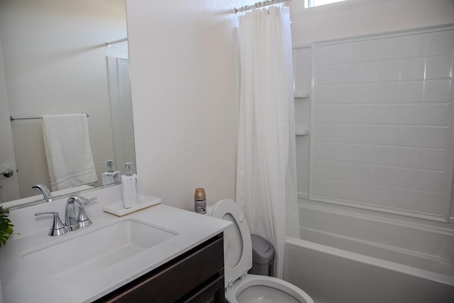 508 Laurel Crest Ave, Madera, CA 93636 - bathroom featuring toilet, vanity, and shower / bath combination with curtain