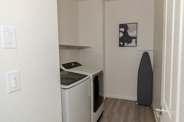 508 Laurel Crest Ave, Madera, CA 93636 - washroom featuring independent washer and dryer, dark wood-style flooring, and baseboards