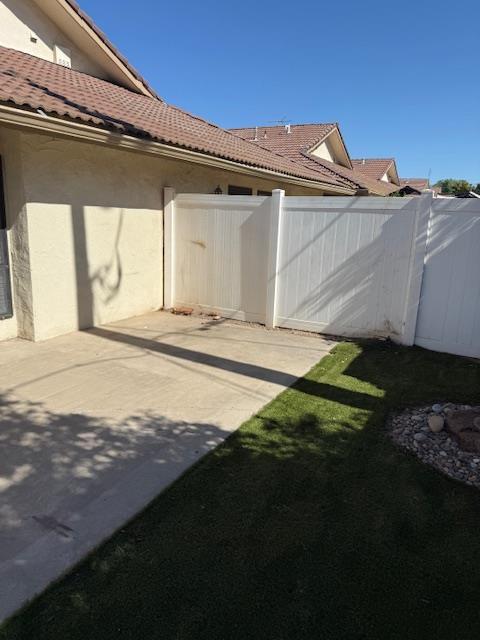 5749 N Monte Ave Unit 2, Fresno, CA 93711 - view of yard featuring a patio