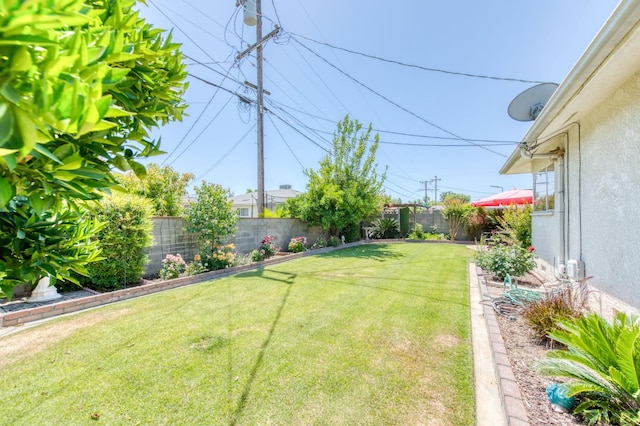 2934 N 8th St, Fresno, CA 93703 - view of yard