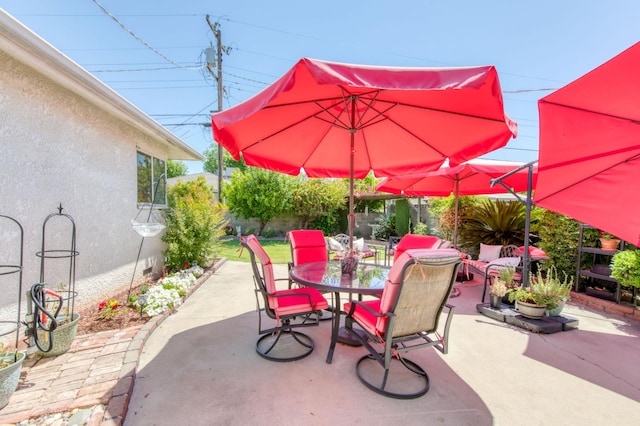 2934 N 8th St, Fresno, CA 93703 - view of patio / terrace featuring outdoor dining area