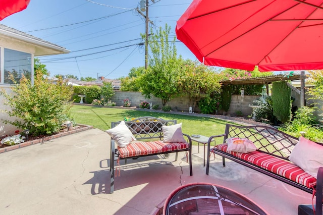 2934 N 8th St, Fresno, CA 93703 - view of patio featuring an outdoor hangout area
