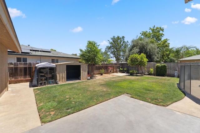 2051 E Fremont, Fresno, CA 93710 - view of yard with a patio