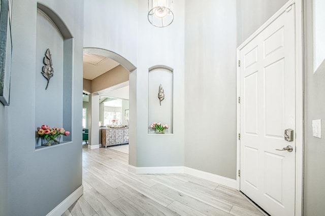 3081 Serena Ave, Clovis, CA 93619 - foyer entrance featuring arched walkways, baseboards, and light wood-style floors