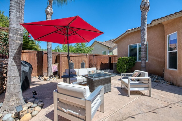 3081 Serena Ave, Clovis, CA 93619 - fenced backyard with an outdoor hangout area and a patio area