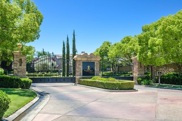 1698 E Wallington Ln, Fresno, CA 93730 - view of gate