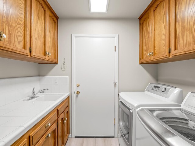 6424 N Allison Ln, Fresno, CA 93711 - laundry area featuring washer and clothes dryer and cabinet space
