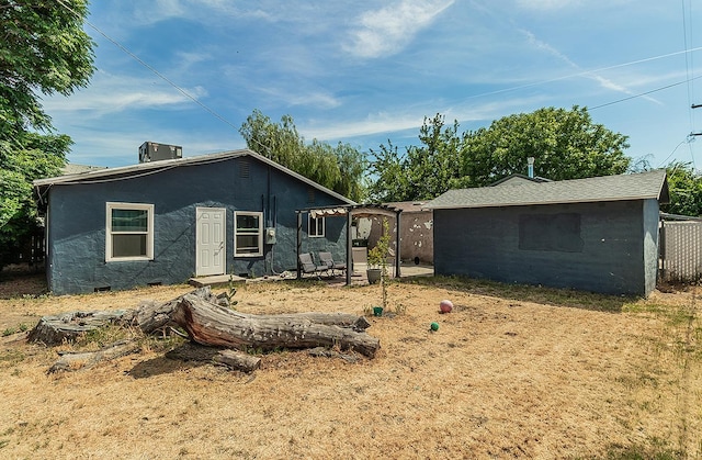 2216 E Floradora Ave, Fresno, CA 93703 - back of property with a patio, stucco siding, central AC, and a pergola