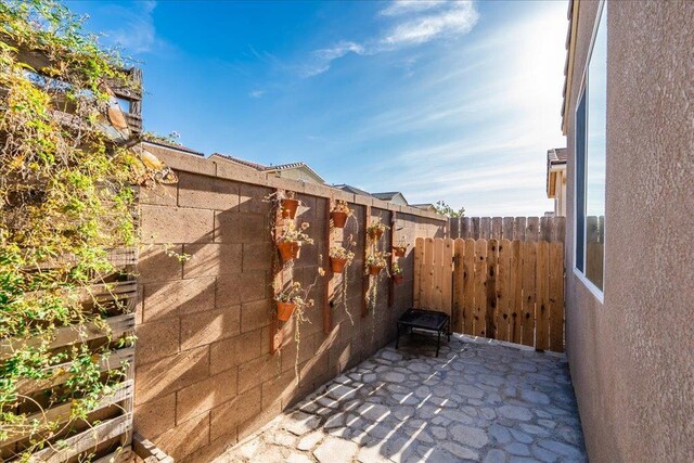 3930 Saginaw Ave, Clovis, CA 93619 - view of patio