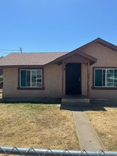 12895 School Ave, Cutler, CA 93615 - ranch-style home featuring stucco siding, a front lawn, and roof with shingles