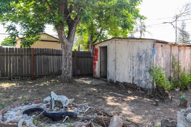 1315 W Fedora Ave, Fresno, CA 93705 - view of shed featuring a fenced backyard