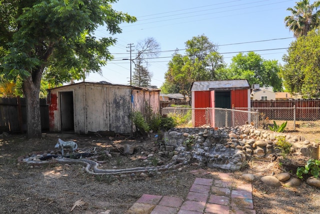 1315 W Fedora Ave, Fresno, CA 93705 - fenced backyard with a storage shed