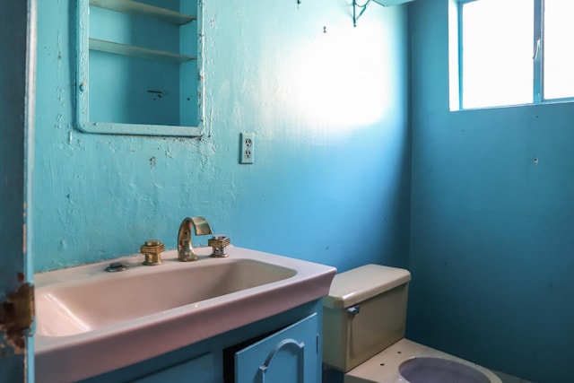 1315 W Fedora Ave, Fresno, CA 93705 - bathroom featuring toilet and vanity